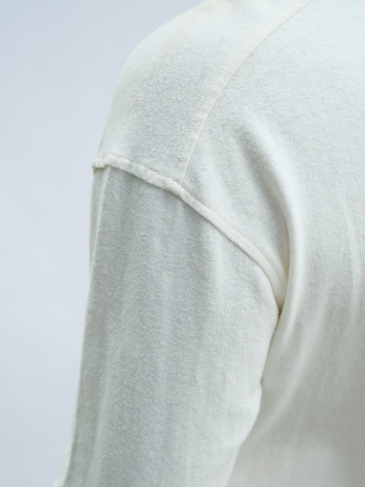 Close view of the David shoulder seam and top-stitching detail